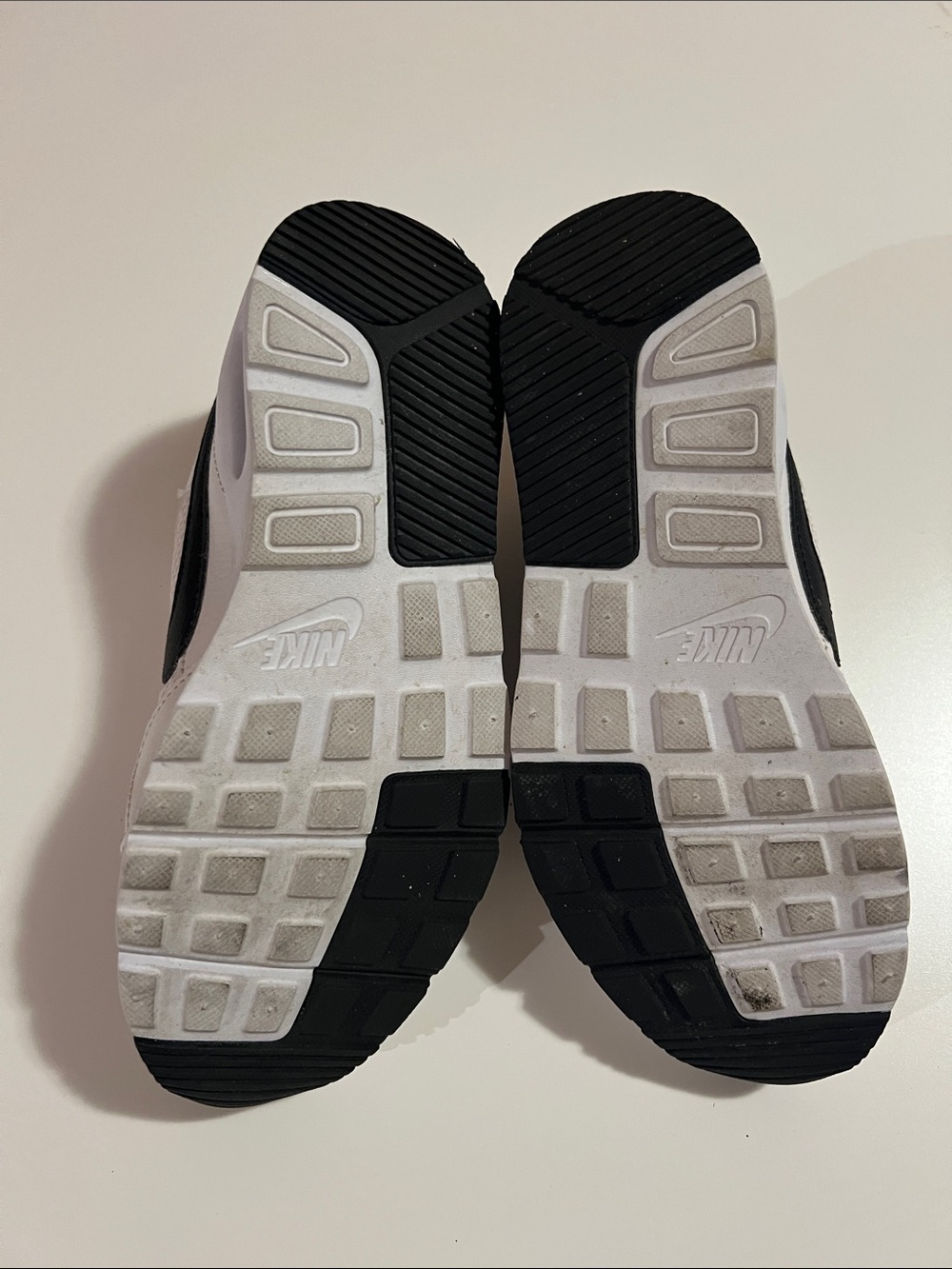Nike Air Youth Size 4 - Picture 3 of 6